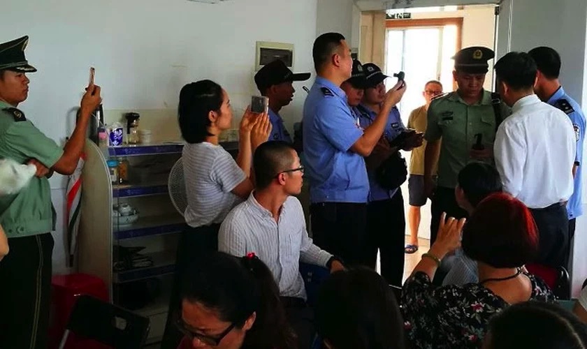 Autoridades Chinesas invadem casa particular onde igreja se reúne