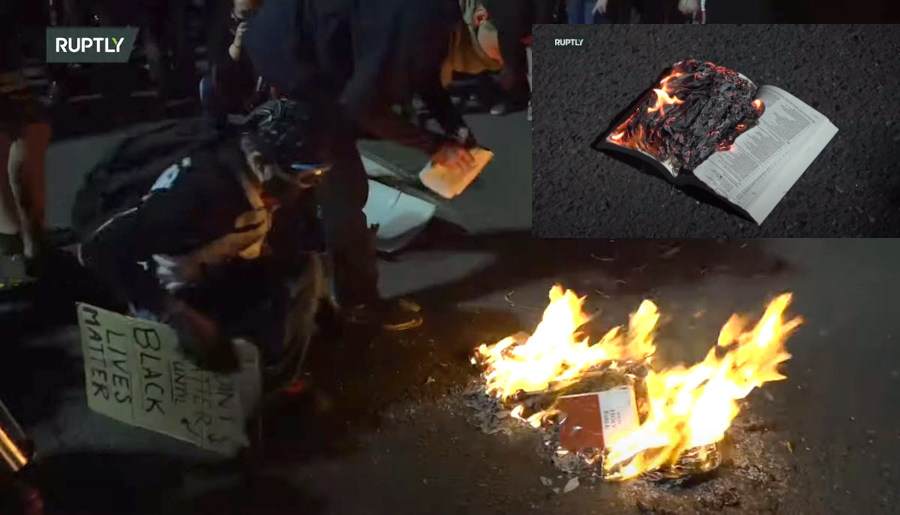 Bíblia queimada durante protesto do Black Lives Matter nos EUA