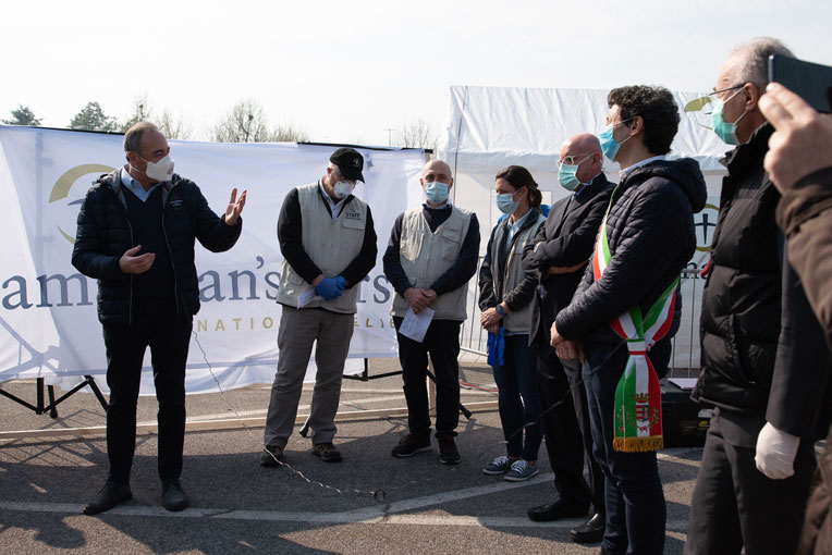 Cerimónia singela inaugural do hospital de campanha da Bolsa do Samaritano em Cremona