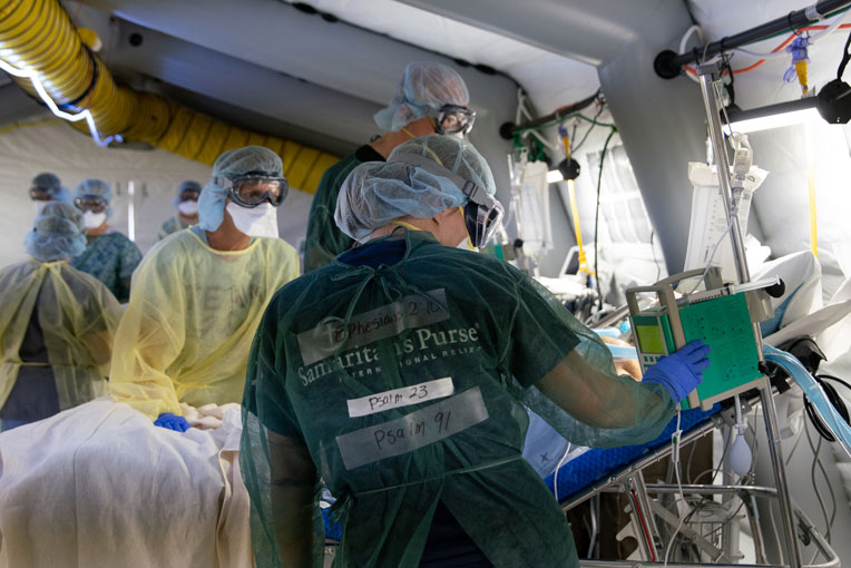 Equipa médica da Bolsa do Samaritano em ação