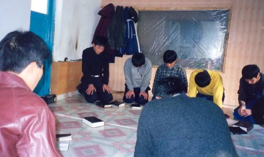 Cristãos precisam de se reunir em locais secretos na Coreia do Norte. (Foto: World Help)