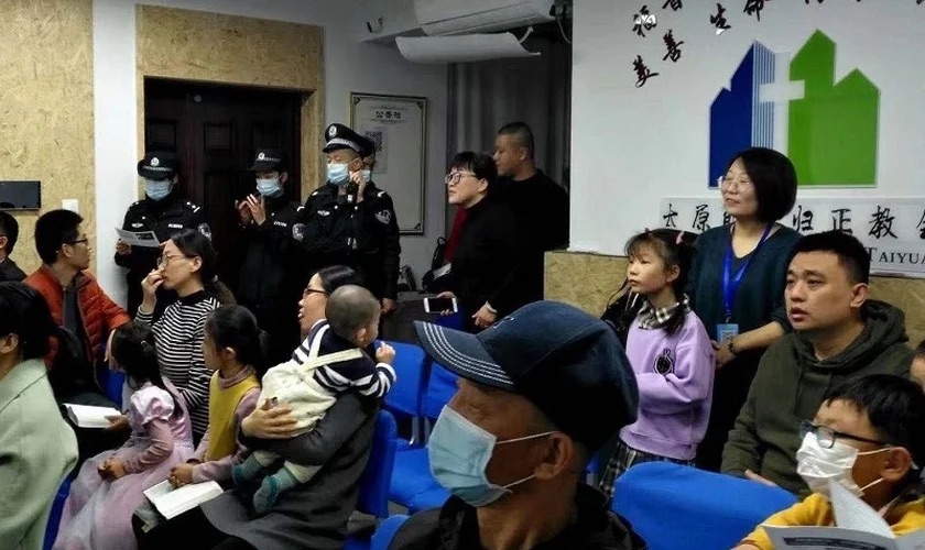 Culto interrompido na China pela polícia
