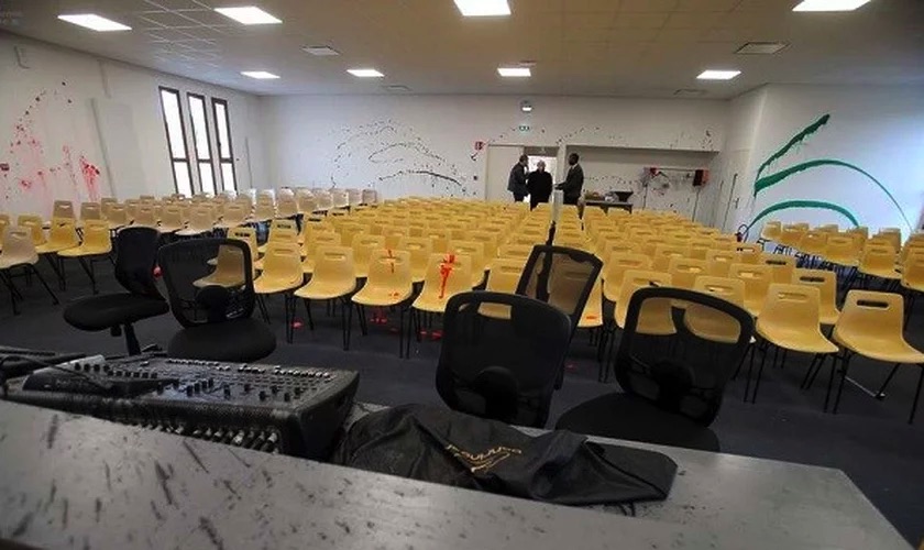 Instalações de uma igreja vandalizadas