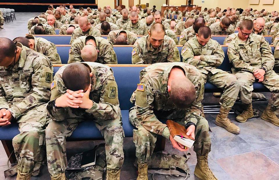 Mais de 1.800 soldados do Exército dos EUA se entregam a Jesus