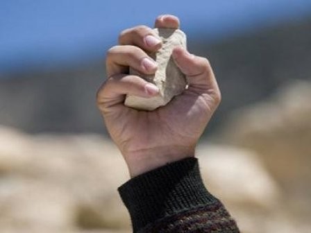 Atirar pedras? Como, se és pecador?