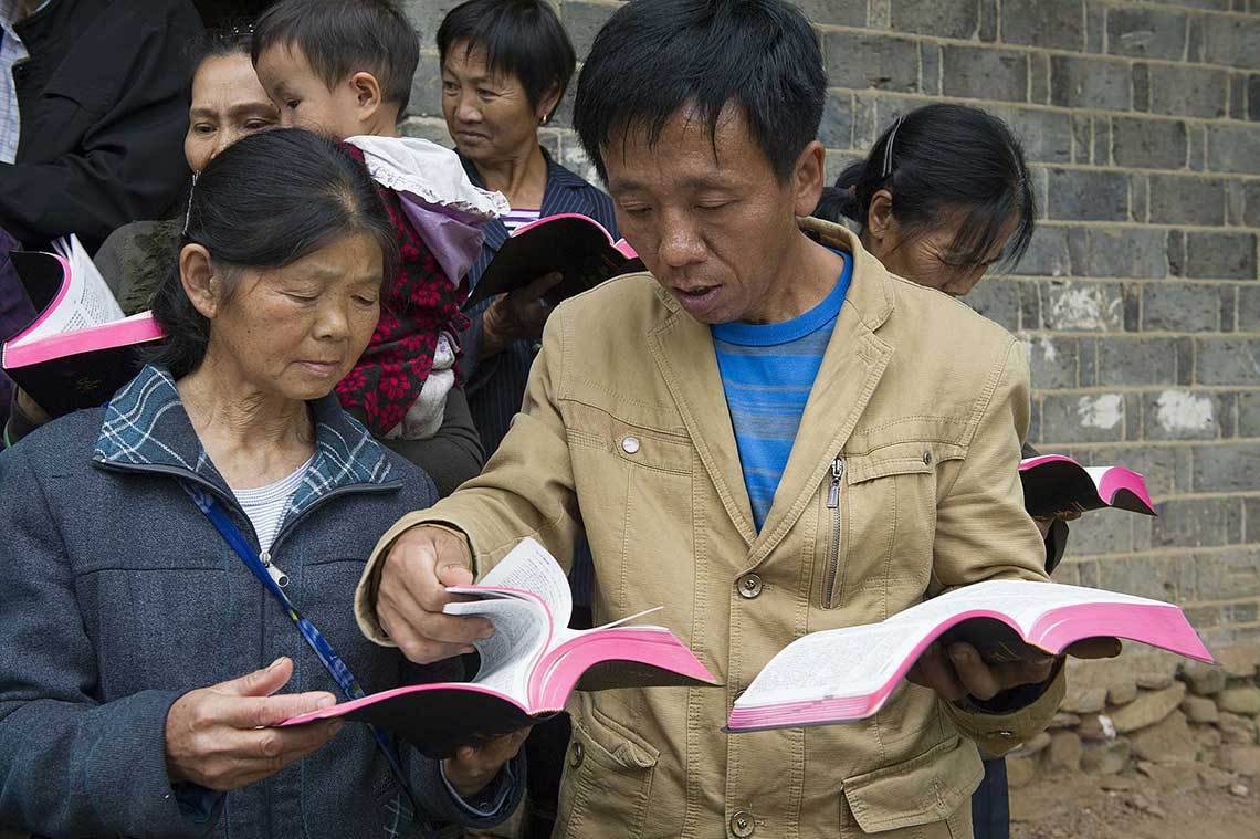 Crentes na China. Eles precisam das nossas orações, como nós das deles. bibles china 11
