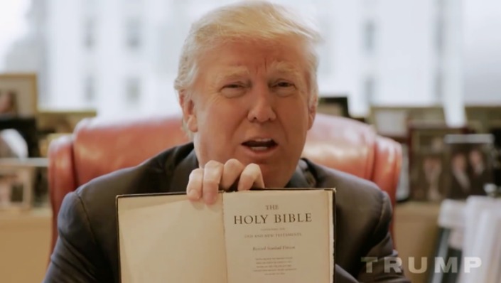 Donald Trump com a Bíblia donald trump biblia gabinete