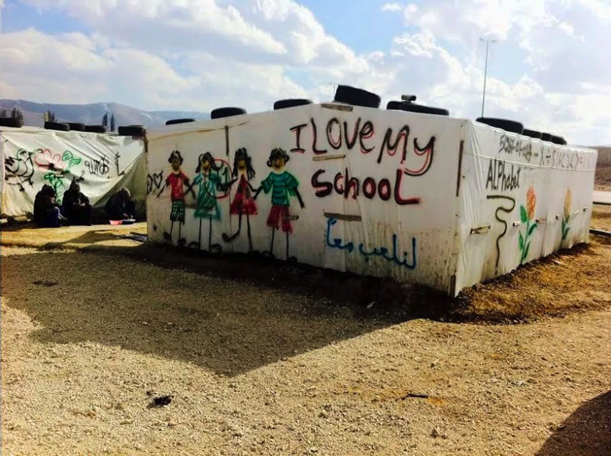 escolas montadas em tendas, um projeto da Good Shepherd Center que conta com o apoio da TENT Schools International.