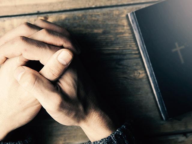 manprayingbibleas si 0