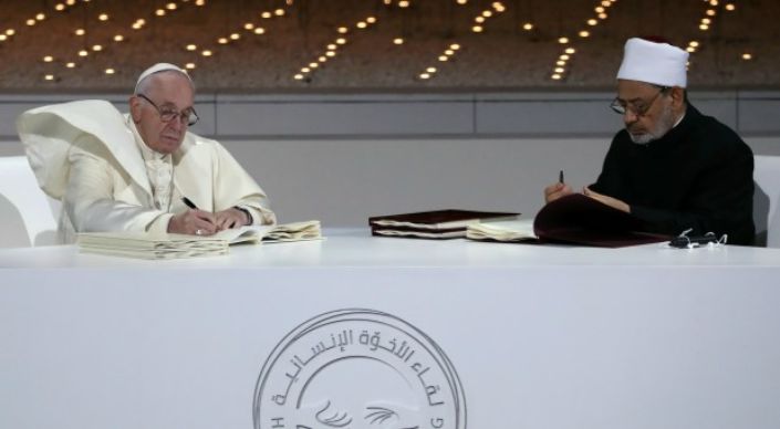 O papa Francisco e o imã Ahmed al-Tayeb assinam o pacto pacto papa francisco ima Ahmed el Tayeb crislamismo pacto religiao mundial 1