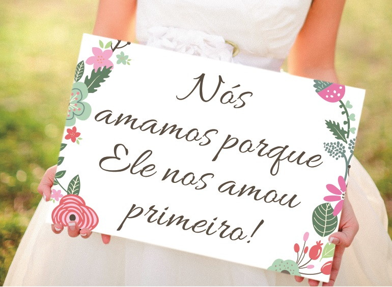 Ele amou-nos primeiro, por isso O amamos placa nos amamos porque ele nos amou placas para fotos