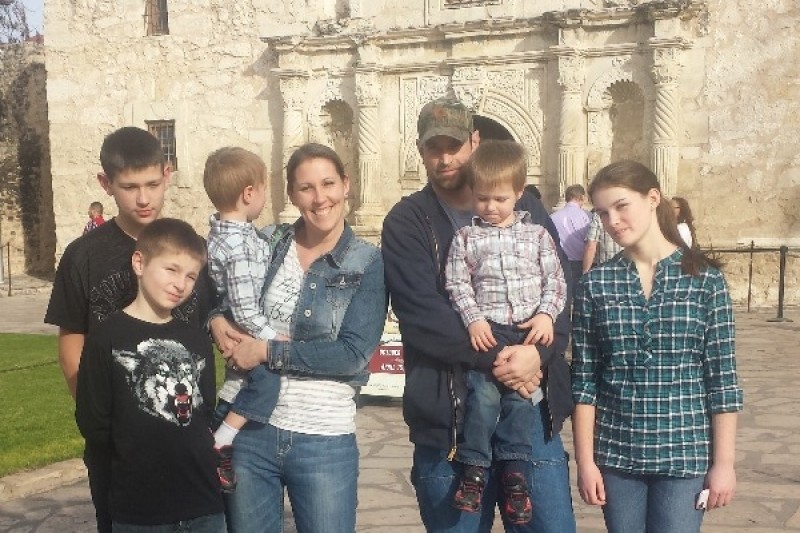 Aaron e Melissa Klein com os filhos