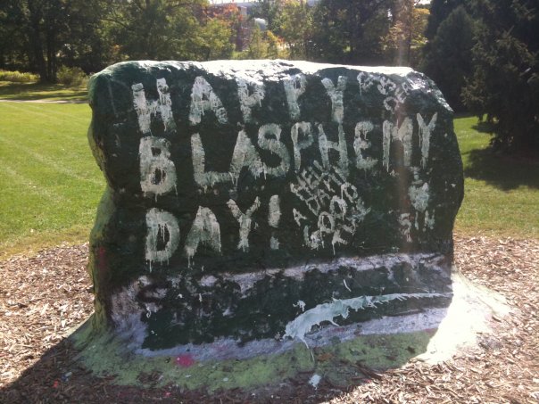 "Feliz Dia da Blasfémia" "Feliz Dia da Blasfémia"