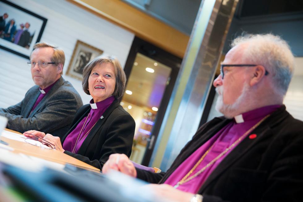 "bispa" Helga Haugland Byfuglien da igreja episcopal da Noruega "bispa" Helga Haugland Byfuglien da igreja episcopal da Noruega