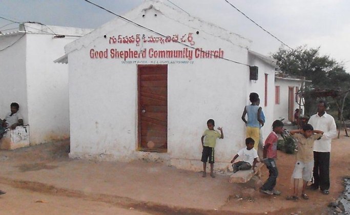 Na Índia, as igrejas locais estão sendo cada vez mais perseguidas por radicais hindus e islâmicos, que não aceitam a disseminação da Verdade bíblica sobre Jesus Cristo. Na Índia, as igrejas locais estão sendo cada vez mais perseguidas por radicais hindus e islâmicos, que não aceitam a disseminação da Verdade bíblica sobre Jesus Cristo.