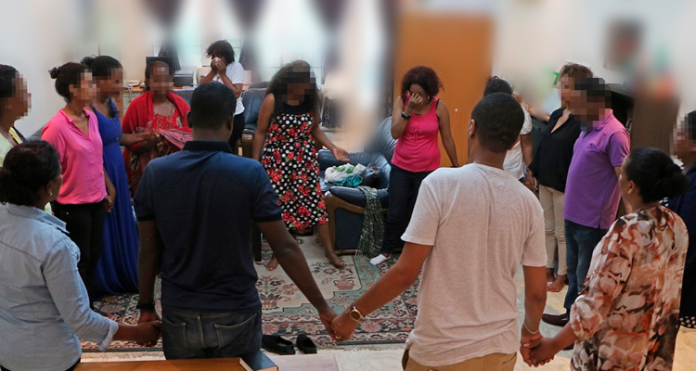 Cristãos em oração, na Eritreia cristaos orando na eritreia a2