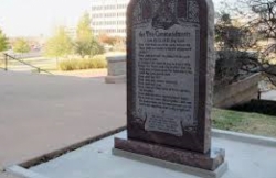 Monumento aos Dez Mandamentos