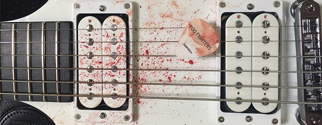 A diversão mundana está tingida de sangue inocente