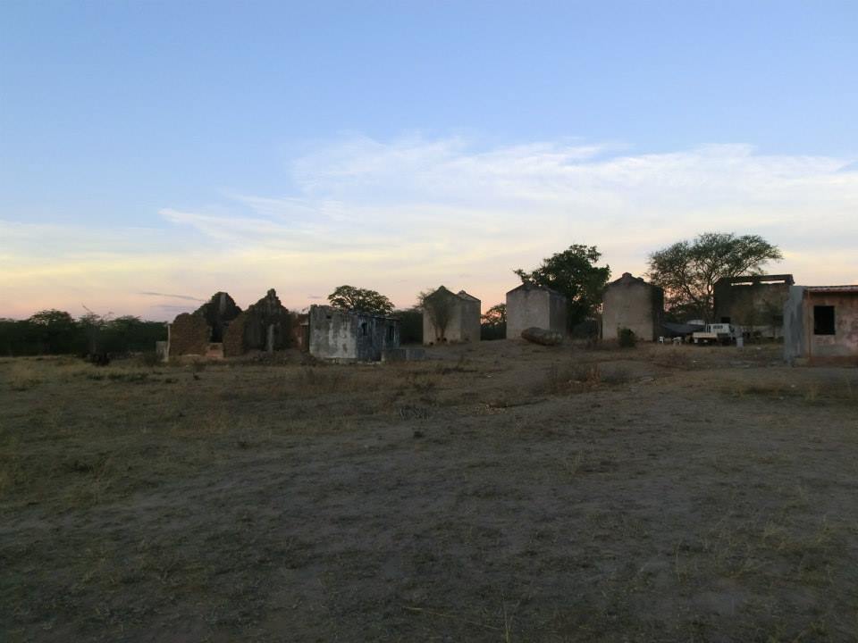 Fazenda que está a ser reconstruíad pelo Nando a cerca de 150 Km do Lubango onde está o povo da tribo Ganguela