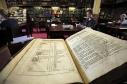 Cópia da Bíblia King James apresentada na Biblioteca de Londres, no centro de Londres. 