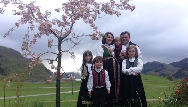 Família norueguesa que foi separada por descriminação