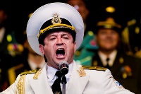 cantando_hino_russo.jpg