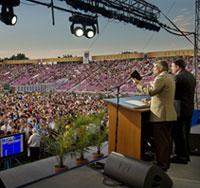Franklin Graham prega o Evangelho em Timisoara, Rom&eacute;nia