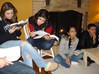 jovens20estudando20a20biblia.jpg