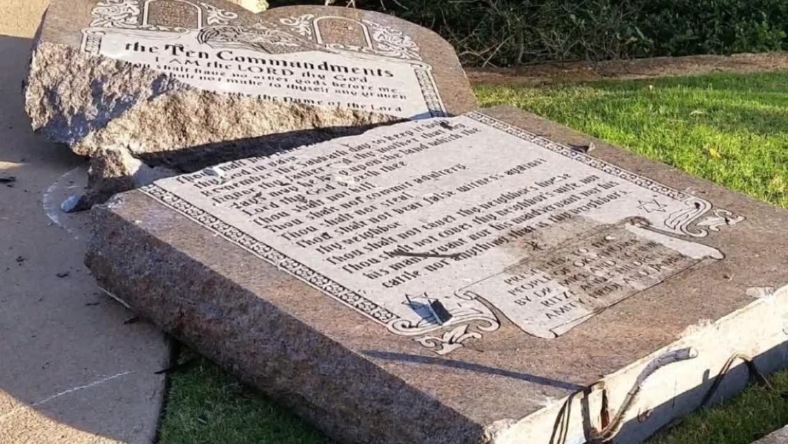 ten commandments monument destroyed in o 2164660000 9321496 ver1 0 640 480